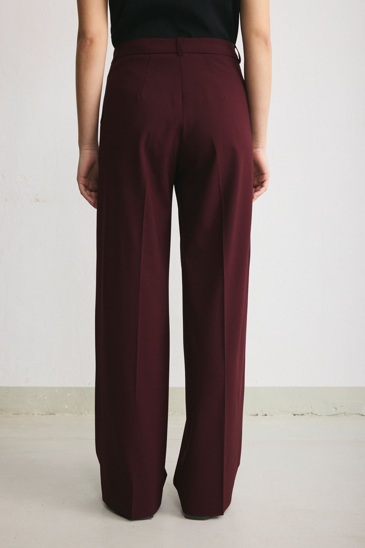 VICTORIA burgundy wool trousers with straight, relaxed legs - Image 4