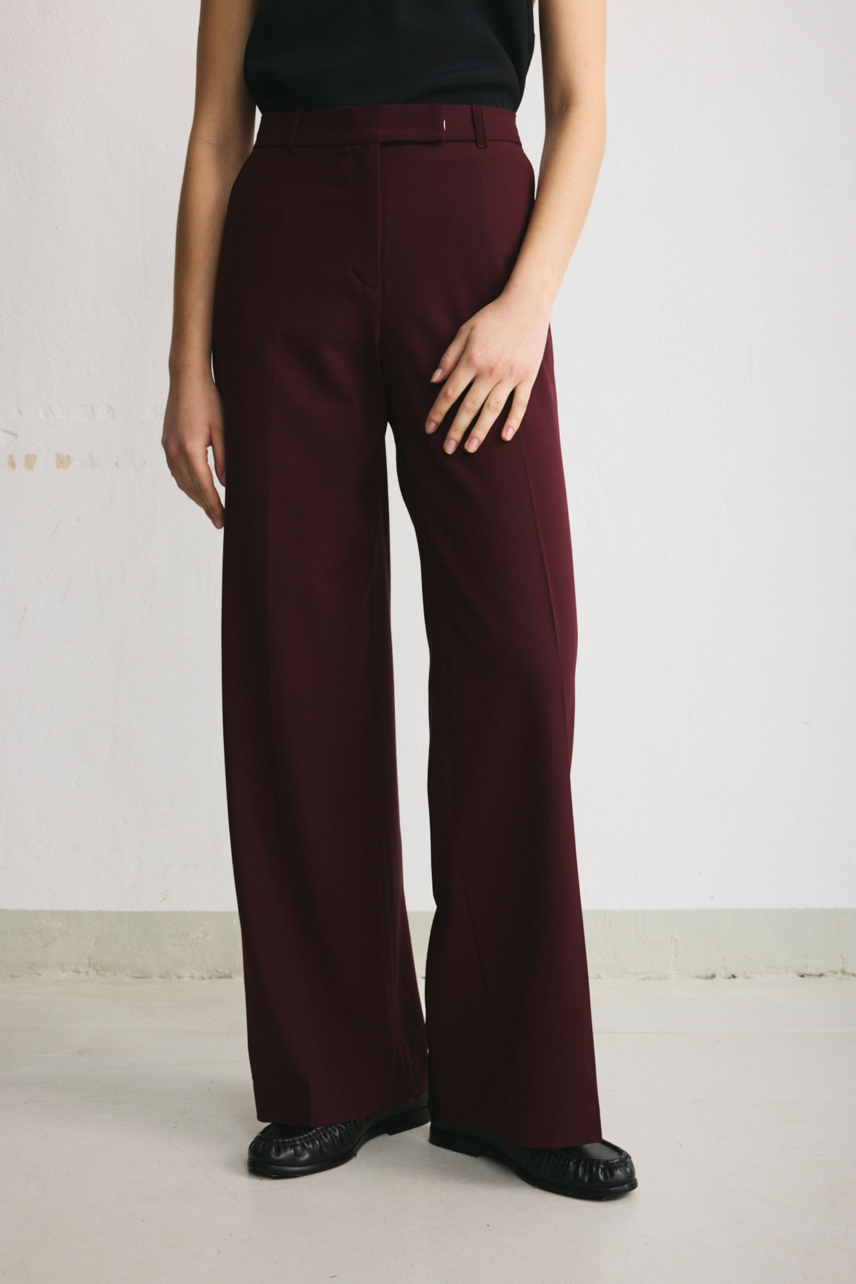 VICTORIA burgundy wool trousers with straight, relaxed legs - Image 3