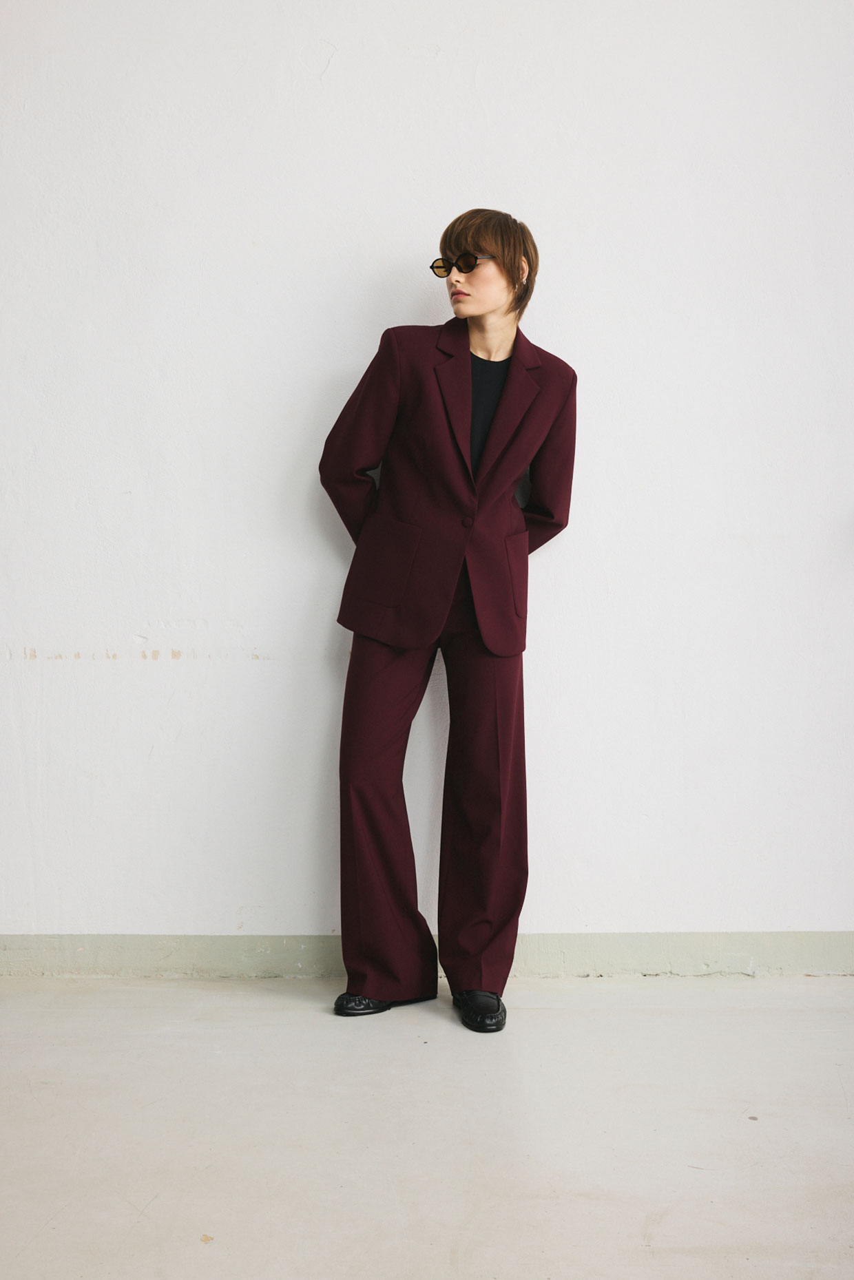 VICTORIA burgundy wool trousers with straight, relaxed legs - Image 2
